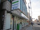 ファミリーマート塚本祇園東山店(コンビニ)まで81m リバ－パレス白川