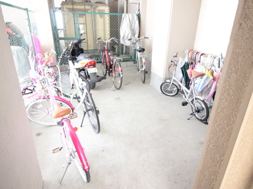 駐輪場 ローズコテージ弐番館