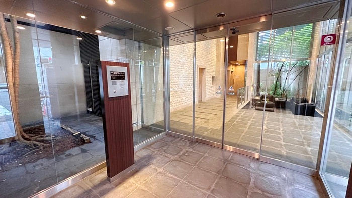 エントランス部分 ジュネ－ゼグラン淀屋橋