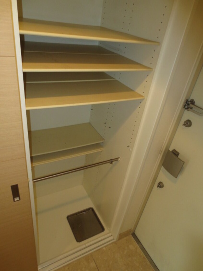 収納 ジュネ－ゼグラン淀屋橋