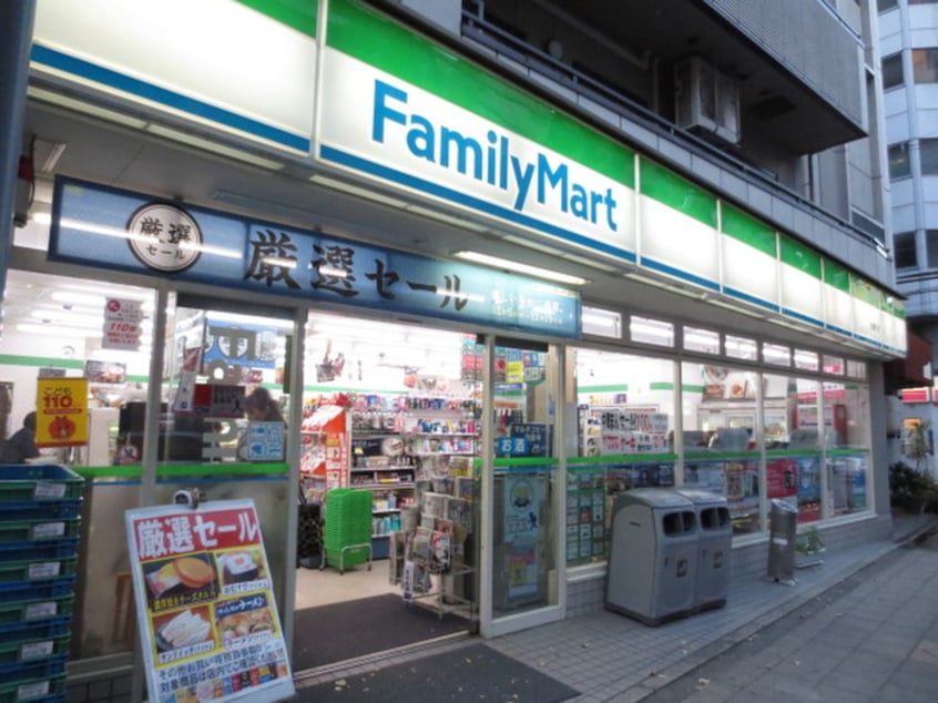 ファミリーマート(コンビニ)まで65m エスリード大手前(201)