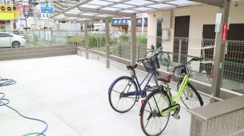 駐輪場 パルティーレ