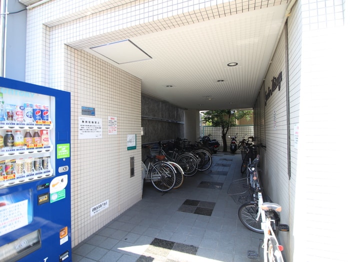 エントランス部分 グランデール三津屋