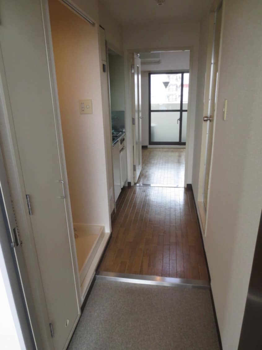 玄関 グランデール三津屋