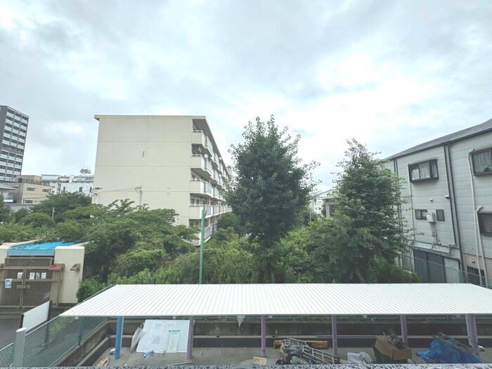 室内からの展望 MELDIA CREST TAPP 新大阪 WEST