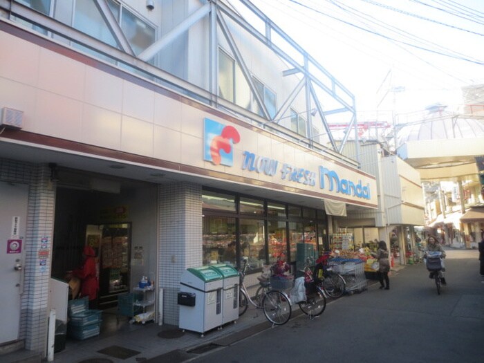 万代小阪店(スーパー)まで119m ファースト小阪