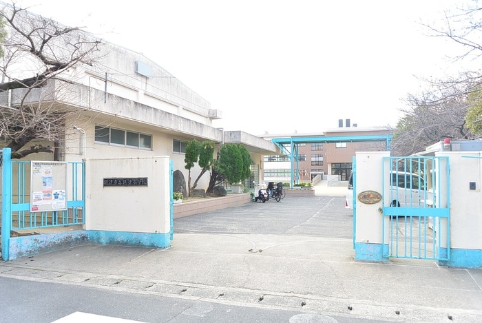 摂津市立小学校(小学校)まで300m フジパレス東正雀