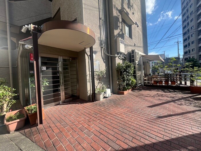 エントランス部分 グランデカワノ烏ヶ辻
