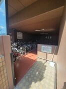 駐輪場 グランドゥール西岡