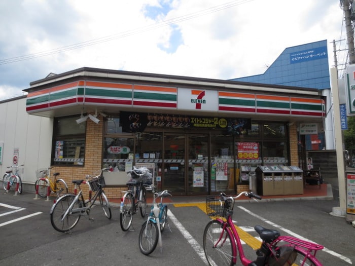 セブンイレブン(コンビニ)まで500m クオリカ紫竹