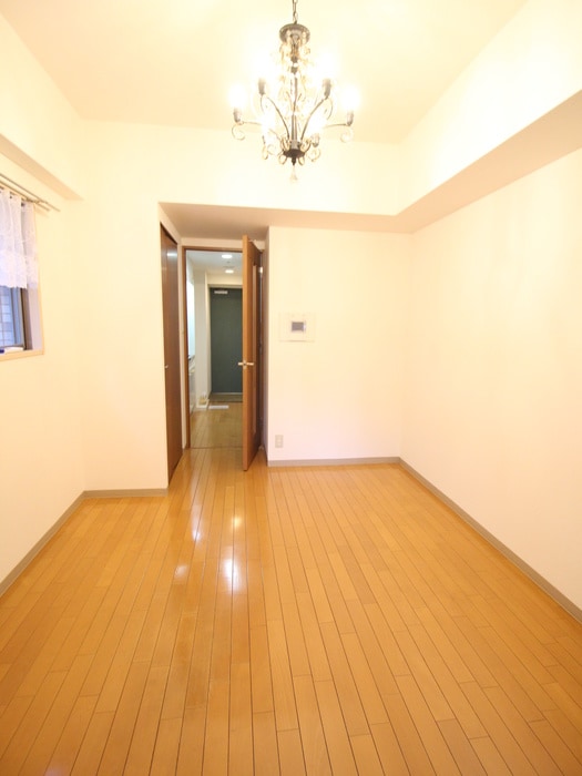 居室 ｴｽﾘｰﾄﾞ京橋Ⅲ番館（201）