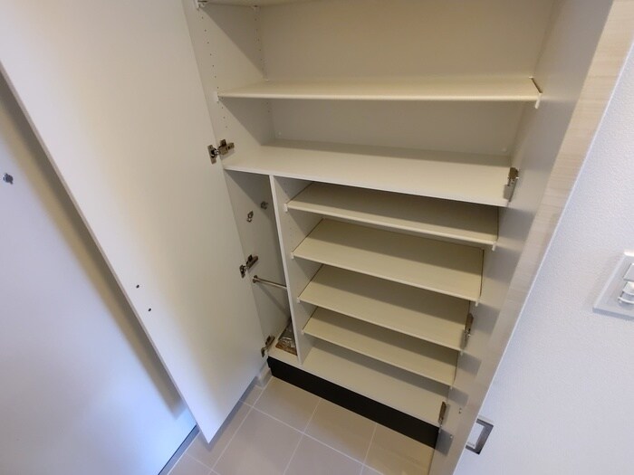 靴箱 ｱﾄﾞﾊﾞﾝｽ江坂東ﾃﾞﾊﾟｰﾙ(204)