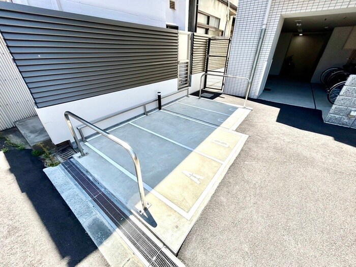 バイク置き場 ﾒｲﾝｽﾃｰｼﾞ大阪NoｒthGateⅠ(1301)