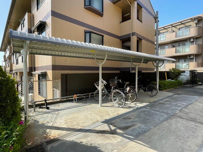 駐輪場 ナリッシュＦｕｊｉｓａｋａ