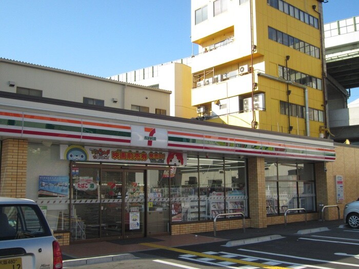 セブンイレブン東大阪川中店(コンビニ)まで180m 高田ハイツＢ