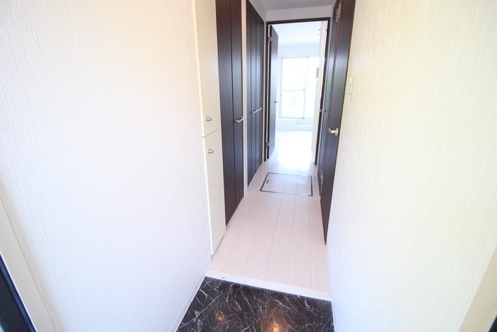 玄関 ﾎﾜｲﾄﾊｲﾑKAGAMIISHI