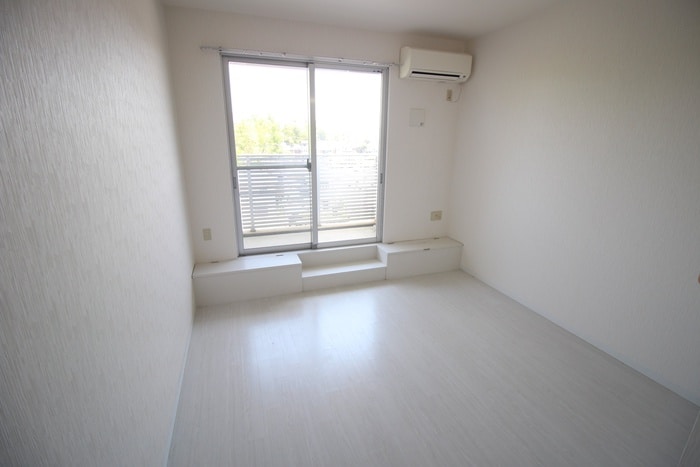 居室 ﾎﾜｲﾄﾊｲﾑKAGAMIISHI