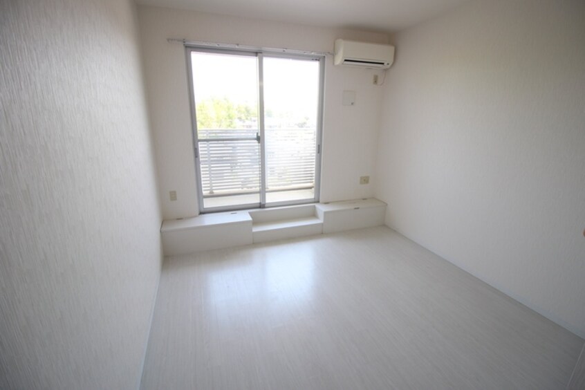 居室 ﾎﾜｲﾄﾊｲﾑKAGAMIISHI