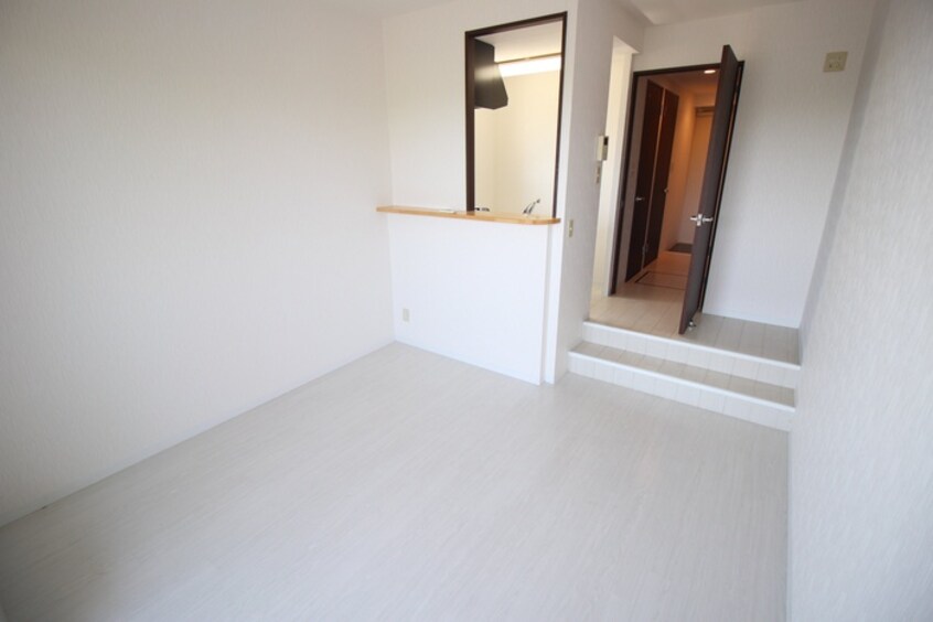 居室 ﾎﾜｲﾄﾊｲﾑKAGAMIISHI