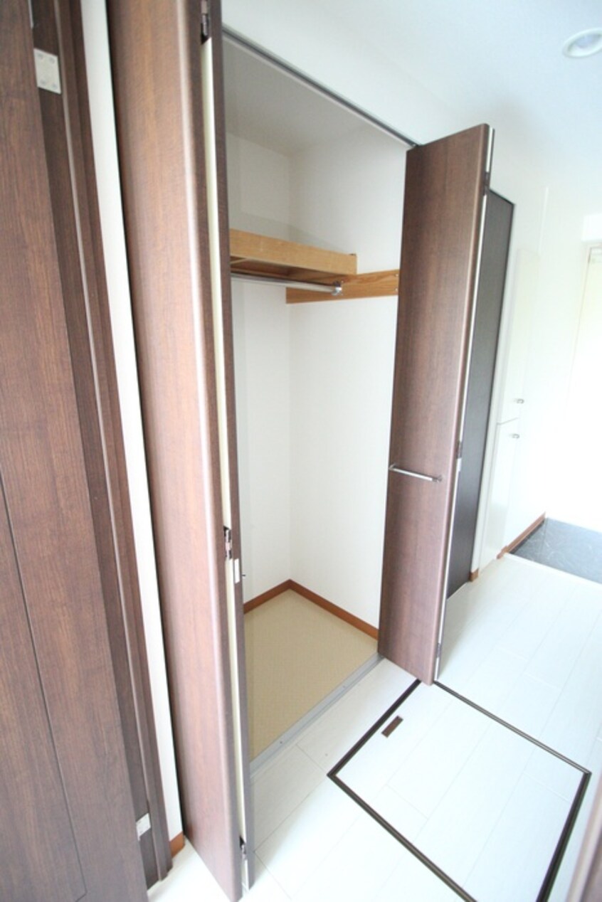 収納 ﾎﾜｲﾄﾊｲﾑKAGAMIISHI