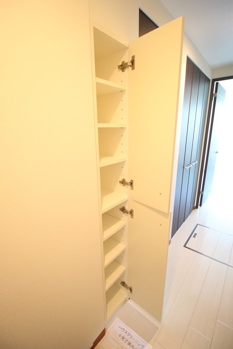 靴箱 ﾎﾜｲﾄﾊｲﾑKAGAMIISHI