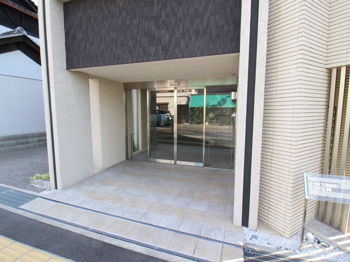 エントランス部分 THE TERRACE SUITA UH