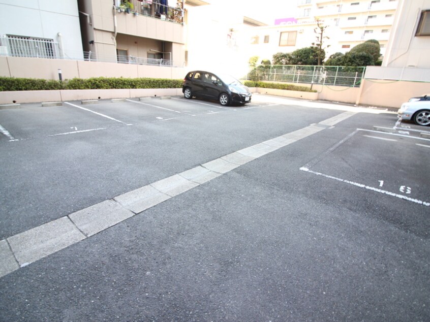 駐車場 戴慶カーサグラシア