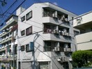 秀雅ハイツの外観