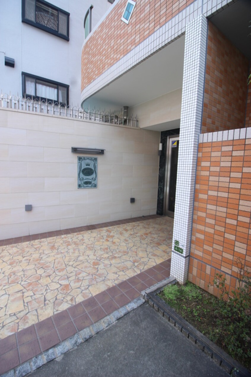 エントランス部分 相川フラワーコート