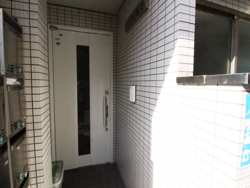 エントランス部分 ハイツ福寿