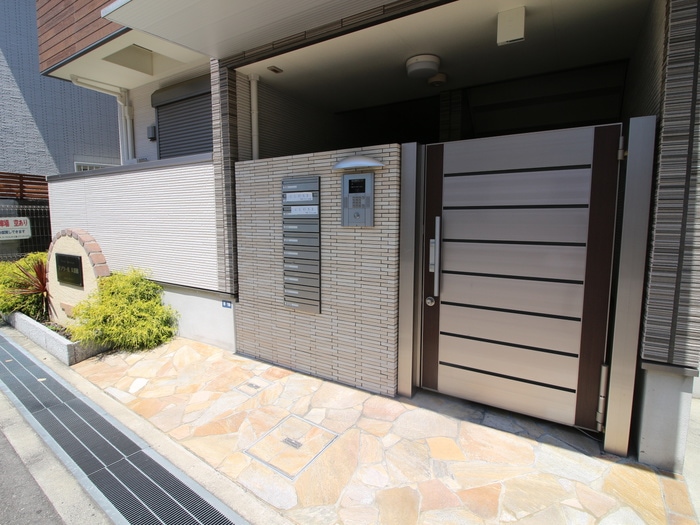 エントランス部分 マノワールⅡ番館