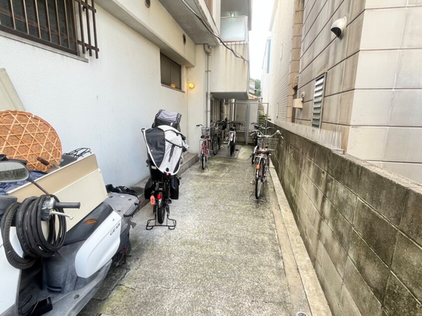 駐輪場 エルベ茨木