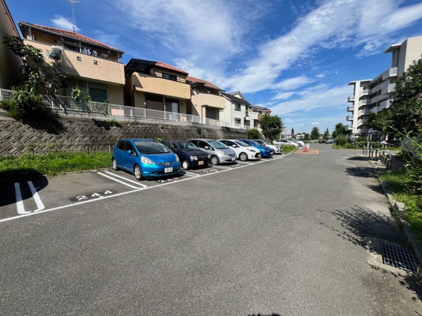 駐車場 アルビス緑丘１１２号棟