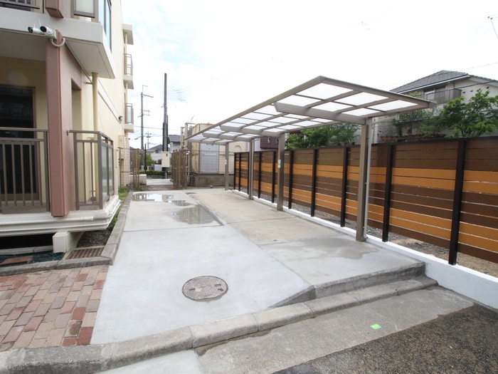 駐輪場 東香里野村マンション