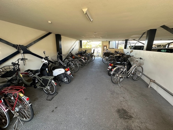 駐輪場 レオハイム木屋
