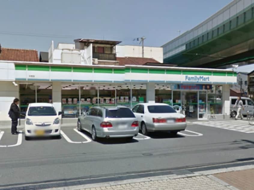 ファミリーマート(コンビニ)まで120m AMKレフィナード中宮