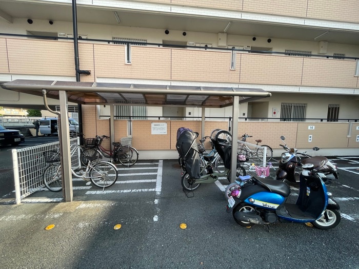 駐輪場 アウフヘ－ベン東宝塚