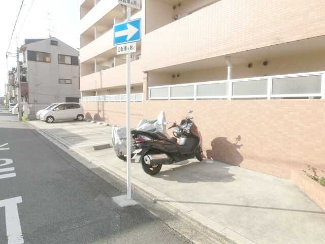 バイク置き場 パレスコ－ト