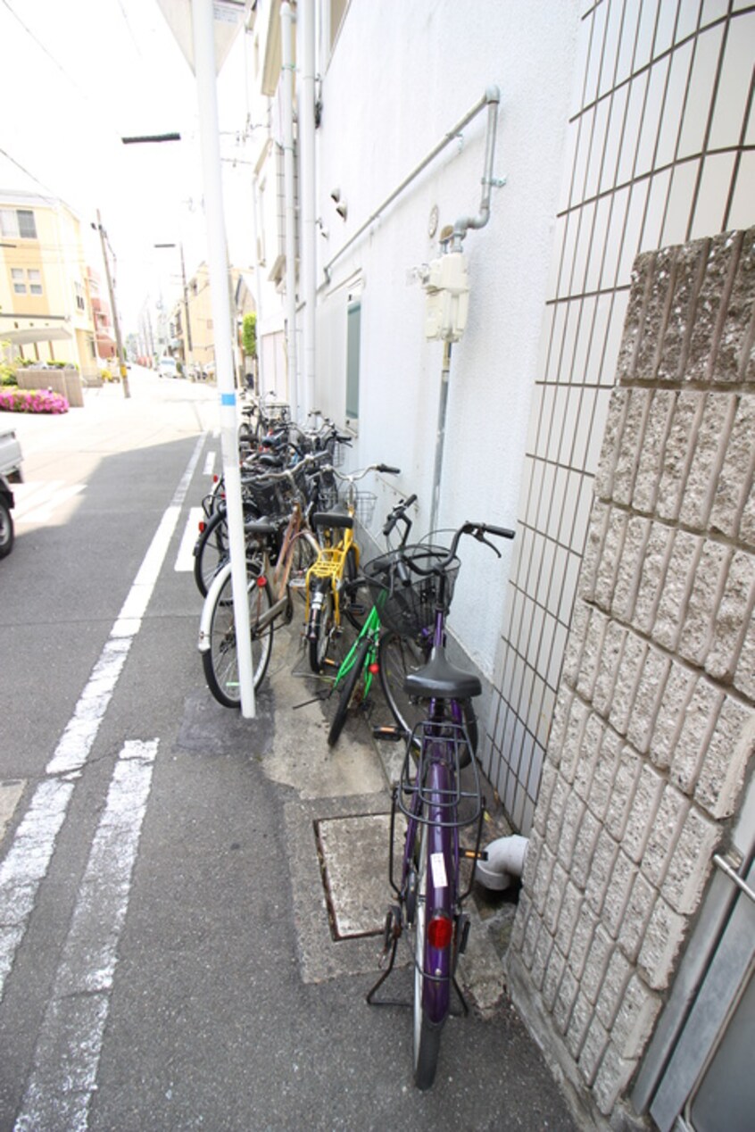 駐輪場 モリビル寺内町