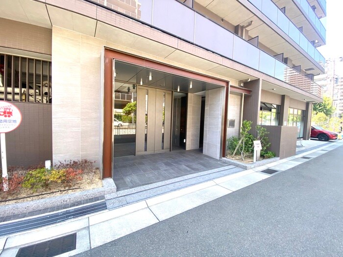 エントランス部分 西宮北口ﾌﾟﾗｲﾏﾘｰﾜﾝｶﾞｰﾃﾞﾝﾃﾗｽ