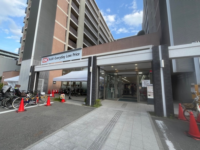 OKマート(スーパー)まで65m 西宮北口ﾌﾟﾗｲﾏﾘｰﾜﾝｶﾞｰﾃﾞﾝﾃﾗｽ