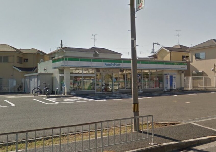 ファミリーマート(コンビニ)まで749m シャンノール北野田