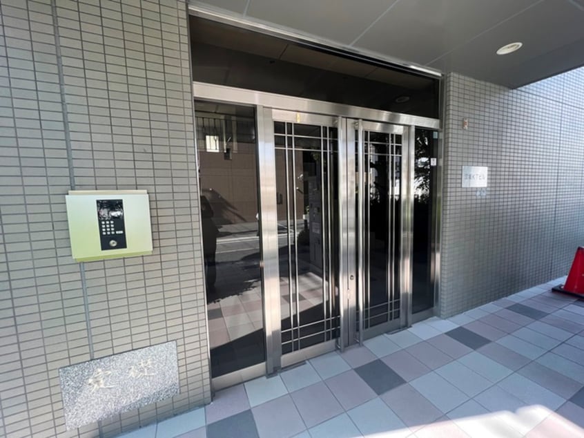 エントランス部分 アールエスフラッツ