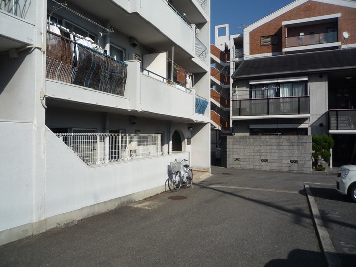 駐車場 信和ﾊｲﾂ