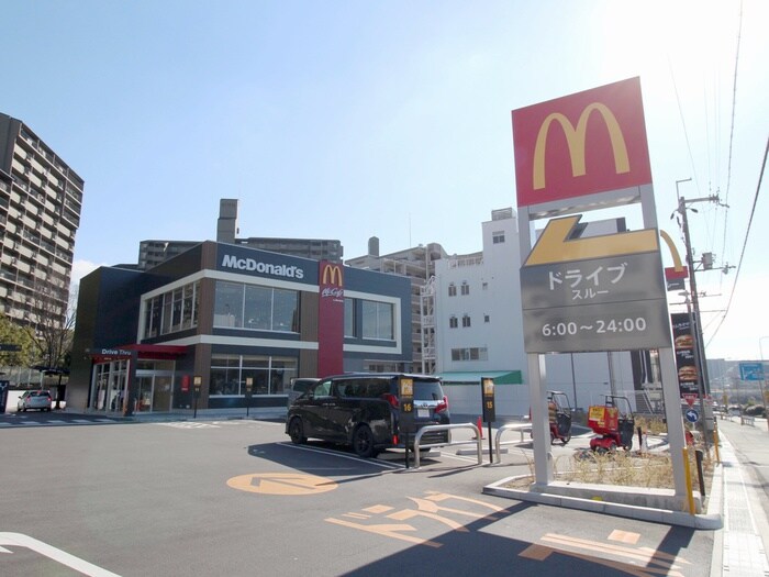 マクドナルド豊中上新田店(ファストフード)まで865m ｺﾑｽﾞﾊｳｽ千里中央