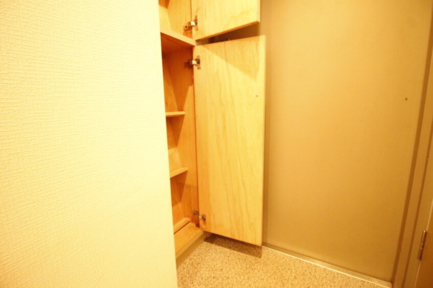 靴箱 ﾓﾀﾞﾝｱﾊﾟｰﾄﾒﾝﾄ神戸新長田