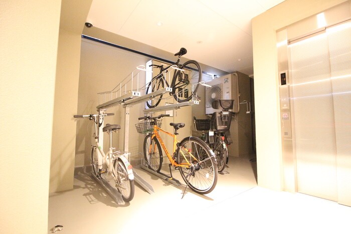 駐輪場 CASA ALA MODE ROKKAKU108