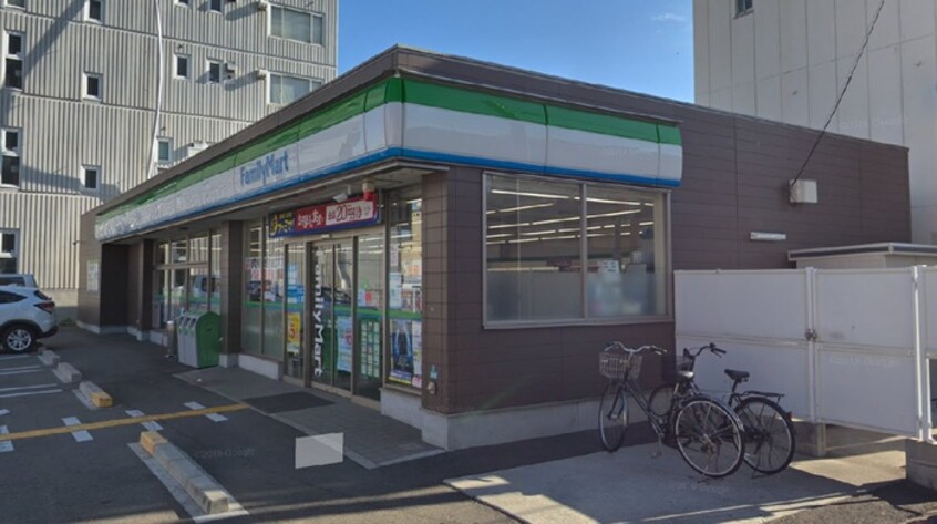 ファミリーマート堺中之町東店(コンビニ)まで210m Sophia　court宿院