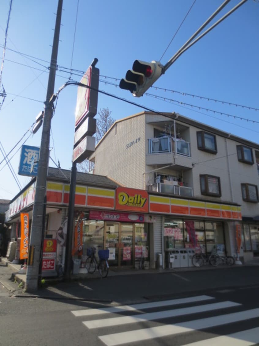 デイリーヤマザキ大久保(コンビニ)まで306m サニ－コ－ト
