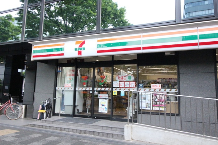 セブンイレブン烏丸御池店(コンビニ)まで240m Viscaria光樹